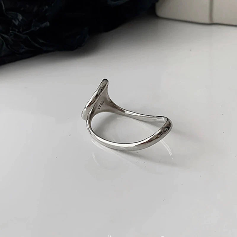 Two-finger Irregular Geometric Rings