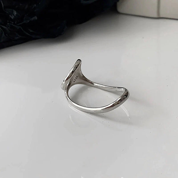 Two-finger Irregular Geometric Rings