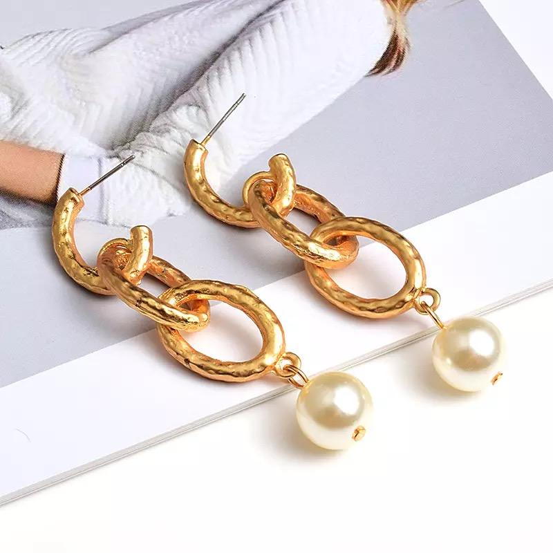 Link earrings with pearl