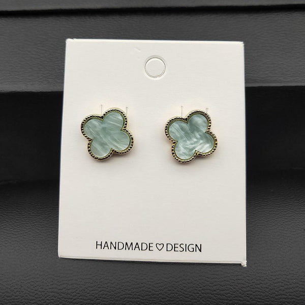 Clover stud earrings