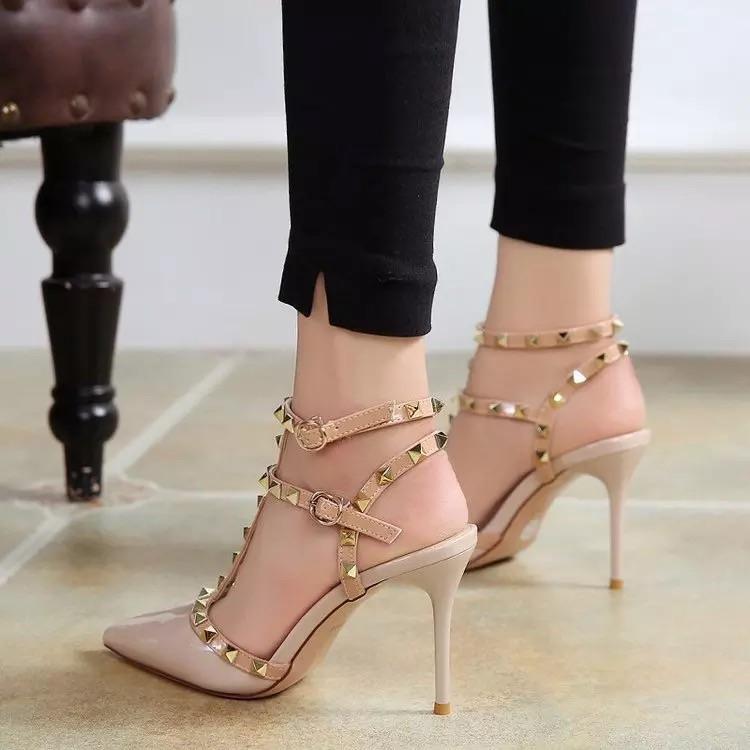 Rockstud high heels FEWL